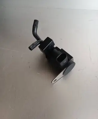 Audi A8 S8 D3 4E Turbo solenoid valve 057906630A 0065900