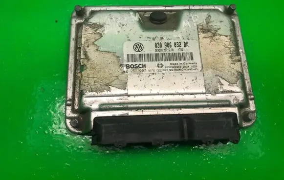 Volkswagen Polo III 6N 6N2 6NF Engine control unit/module ECU 030906032DK 0261207678