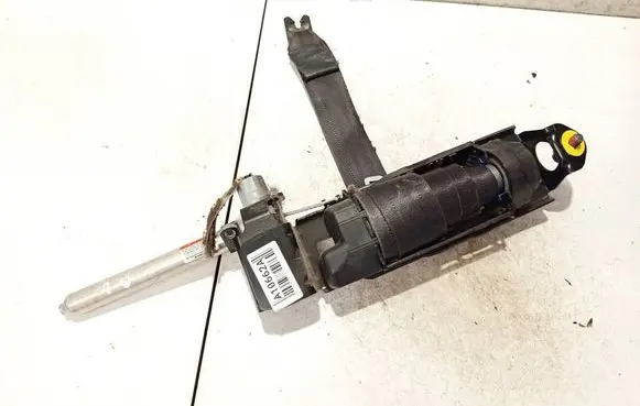 Volvo V50 Rear seatbelt