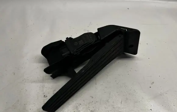 BMW 2 F22 F23 Accelerator throttle pedal 6853175