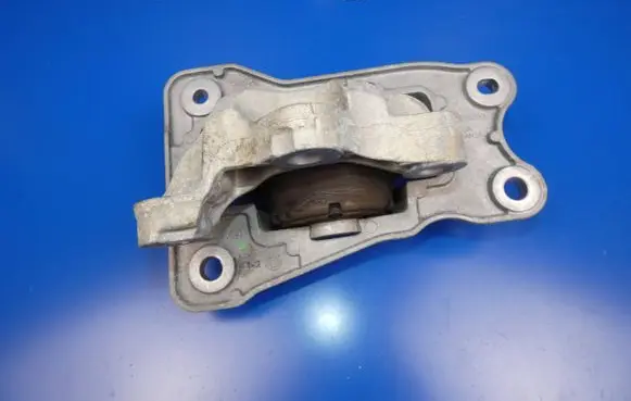 Volvo XC90 Engine mount vacuum valve 
