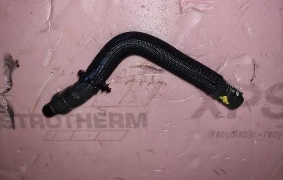 Renault Trafic III (X82) Engine coolant pipe/hose 217423030R