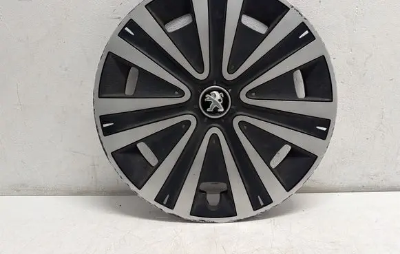 Peugeot Partner R15 wheel hub/cap/trim 9676970577 9676970477