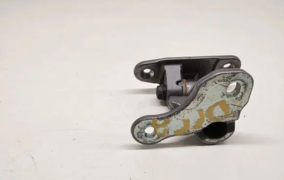 Mercedes-Benz A W176 Front door lower hinge 