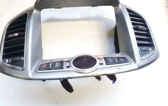 Chevrolet Captiva Dash center air vent grill 96962073