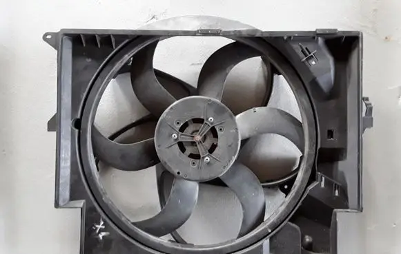 BMW X1 E84 Radiator cooling fan shroud 6937515