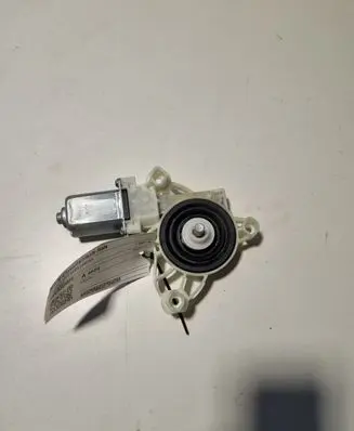 Mercedes-Benz B W247 Front door window regulator motor A0009065806