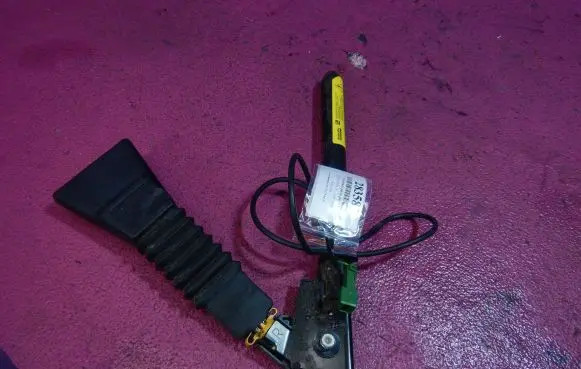 Opel Zafira A Front seatbelt buckle 90560656