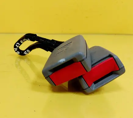 Rear seatbelt buckle