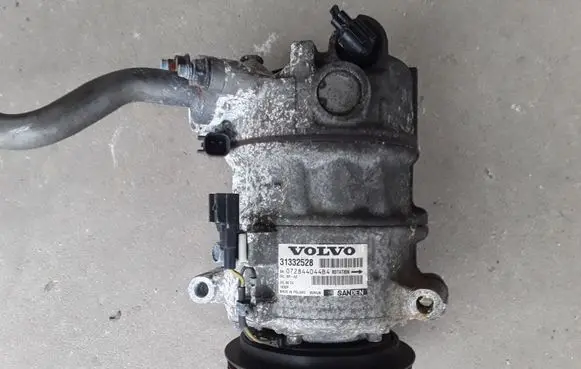 Volvo XC70 Air conditioning (A/C) compressor (pump) 31332528