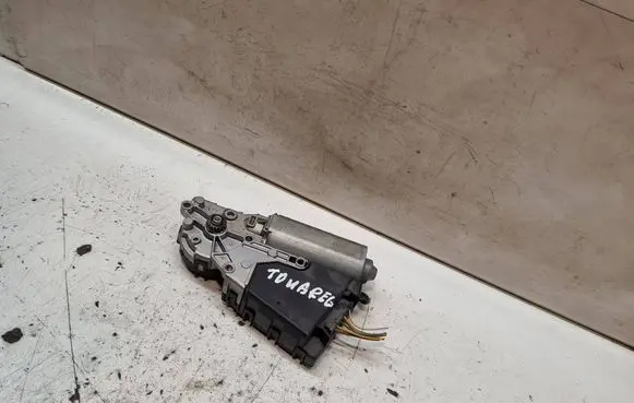 Volkswagen Touareg I Sunroof motor/actuator 0390200021 7L6959591 92669656402