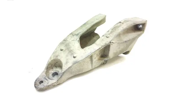Volkswagen Transporter - Caravelle T5 Engine mounting bracket 7E0199370