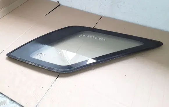 KIA Sorento Rear vent window glass 43R000070