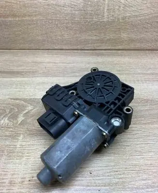 Audi A6 S6 C5 4B Rear door window regulator motor 0130821784 0900011499