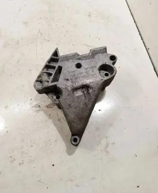Volkswagen PASSAT B6 Engine mounting bracket 03G199207G V560KTS142
