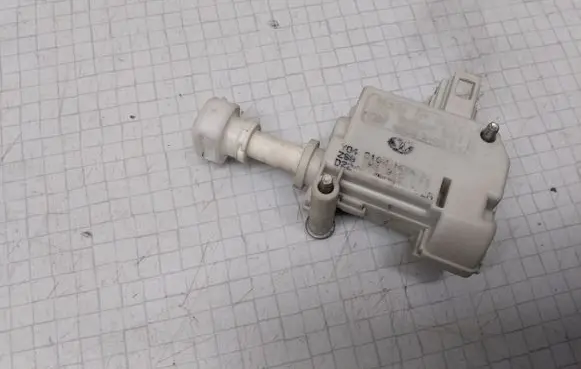 Volkswagen Golf V Central locking motor 