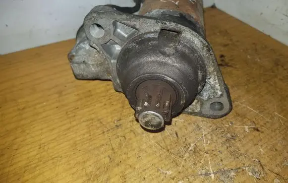 Volkswagen Golf IV Starter motor 0001125009 02A911023S