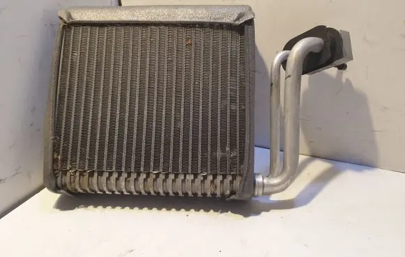 Chrysler PT Cruiser Intercooler air channel guide 