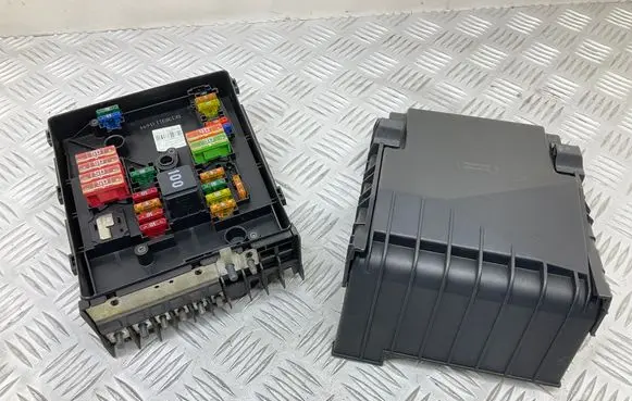 Skoda Superb B6 (3T) Fuse box set 1K0937132F 1K0937125D