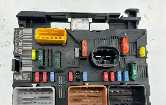 Peugeot 207 BSM Control unit 9661708180