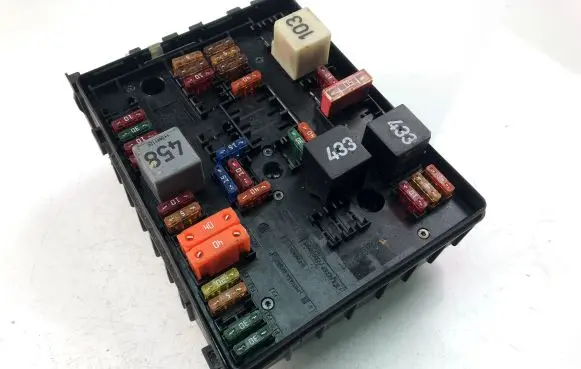 Volkswagen Caddy Fuse box set 1K0937125A