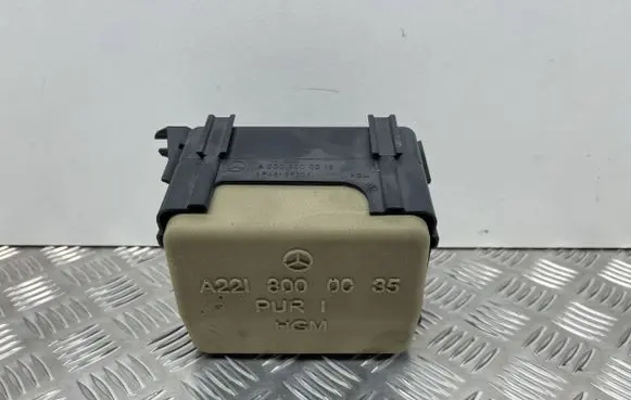 Mercedes-Benz E C207 W207 Central locking vacuum pump A2218000035 A0008000018 0008003348