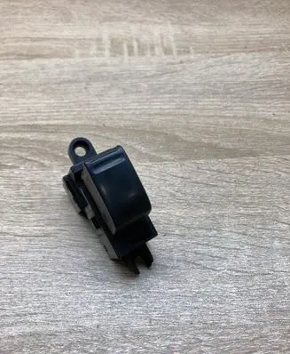 Nissan Primera Electric window control switch 25411AV600