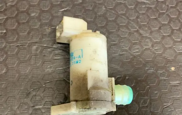 Nissan X-Trail T30 Windscreen/windshield washer pump MC212 2224624A