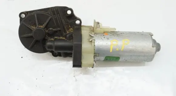 Volvo XC90 Seat adjustment motor 0130002526