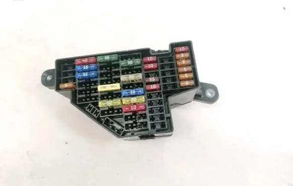 Volkswagen Golf V Fuse box set 061216807100
