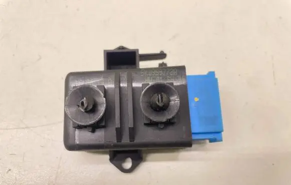Volkswagen Transporter - Caravelle T5 Seat heating relay 5K0959772H H001SW01