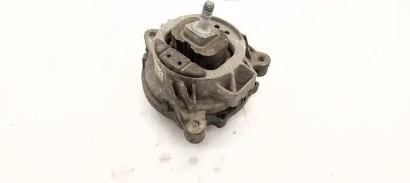 Engine mount bracket