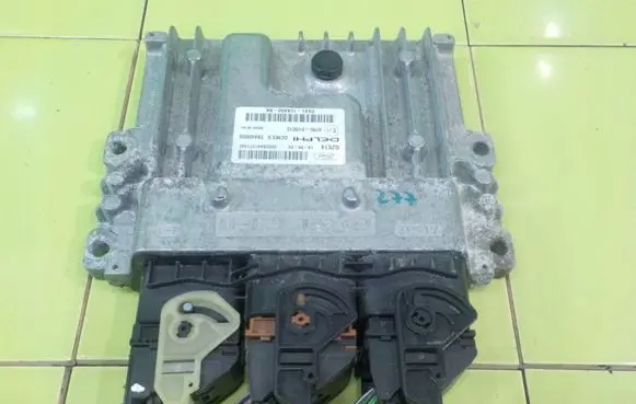 Ford Kuga II Engine control unit/module DV4112A650BK