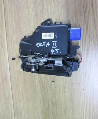 Skoda Octavia Mk2 (1Z) Rear door lock 7L0839016