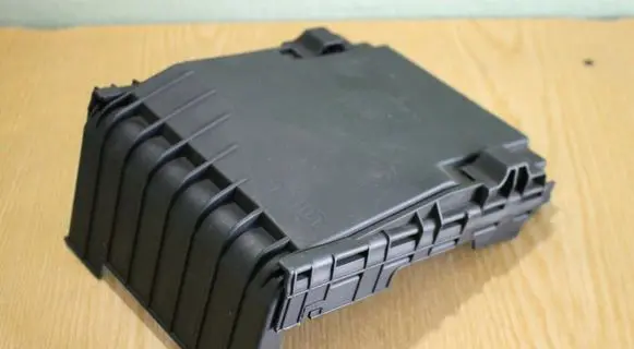 Volkswagen PASSAT B6 Fuse box cover 1K0937132F