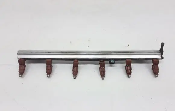 Volvo XC90 Fuel distributor 8658593