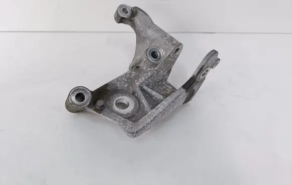 Volvo XC90 Engine mounting bracket 31430470