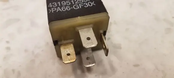 Volkswagen PASSAT B5 Other relay 431951253H