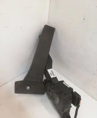 Accelerator throttle pedal