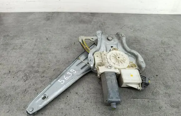 Toyota Avensis T250 Rear door window regulator with motor 