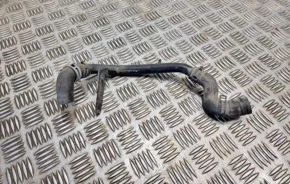 Volkswagen PASSAT B7 Engine coolant pipe/hose