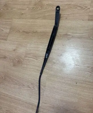 Hyundai Santa Fe Front wiper blade arm