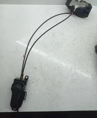 Nissan Note (E11) Front door lock