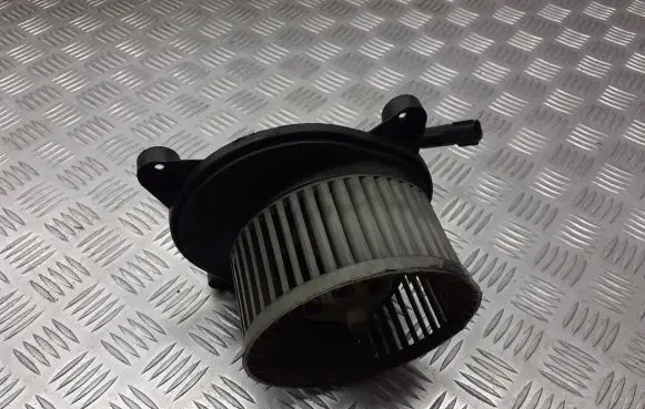 Chrysler PT Cruiser Front door blower motor 790453U