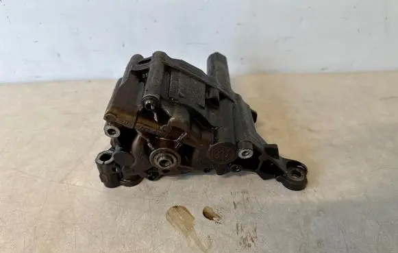 BMW 3 E90 E91 Oil pump 7560250 7545939