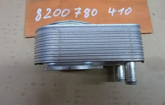 Renault Master III Engine oil radiator 8200780410