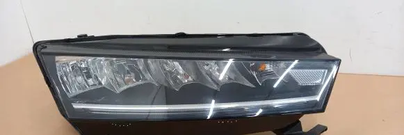 Skoda Octavia Mk4 Headlight/headlamp 5E4941016 030111823200 LE18A6418
