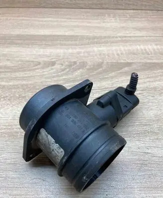 Volkswagen Bora Mass air flow meter 06A906461A 0280216002