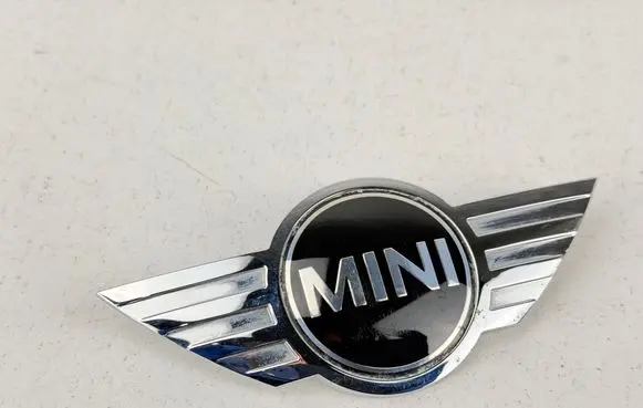 Mini One - Cooper F56 F55 Manufacturers badge/model letters 
