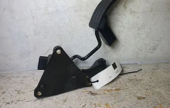 Nissan Qashqai Accelerator throttle pedal 2450A 21266